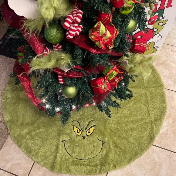 Dr. Seuss Holiday The Grinch Tree Skirt 48 Inches Poshmark
